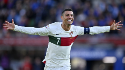 Cầu thủ Cristiano Ronaldo: Từ cậu bé nghèo đến ông hoàng bóng đá